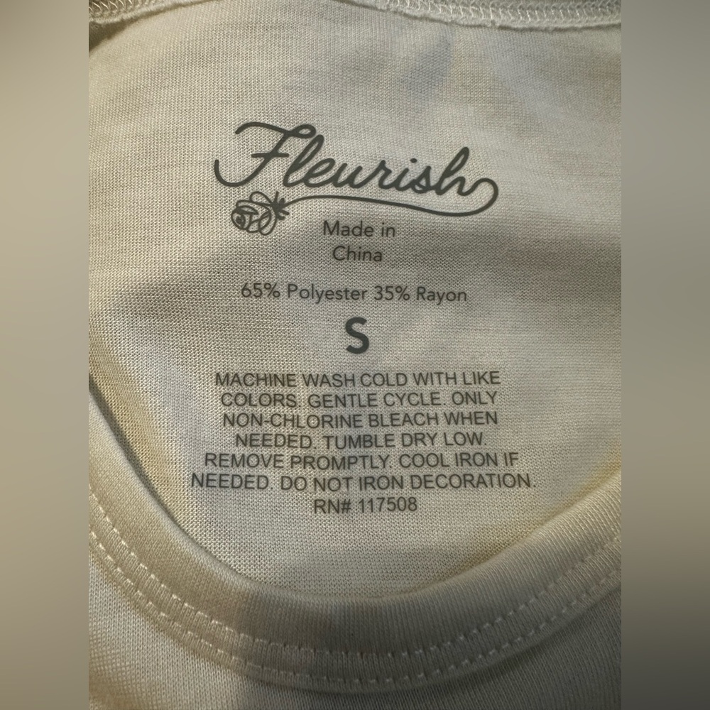 Fleurish Size S Cap Sleeve Sunflower Tee NWT - Picture 4 of 4